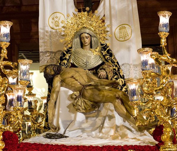 El Baratillo. Besamanos en honor de la Virgen de la Piedad y el Cristo de la Misericordia