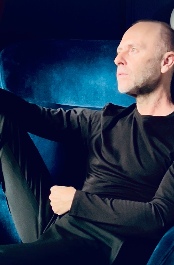 El Consejo de Cofradías designa a Antoine Cas como cartelista de la Semana Santa de Sevilla 2026