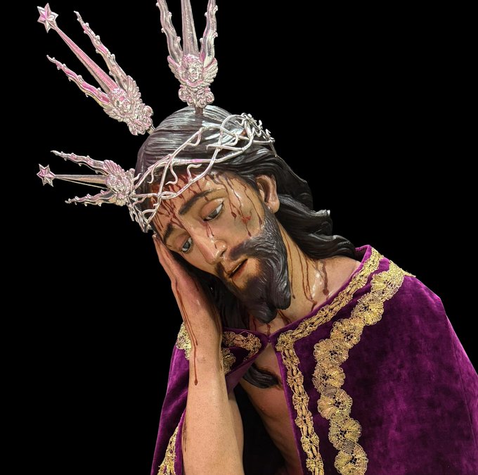 La Esperanza de Triana estrena nueva corona de espinas para el Cristo de la Humildad La Esperanza de Triana estrena nueva corona de espinas para el Cristo de la Humildad