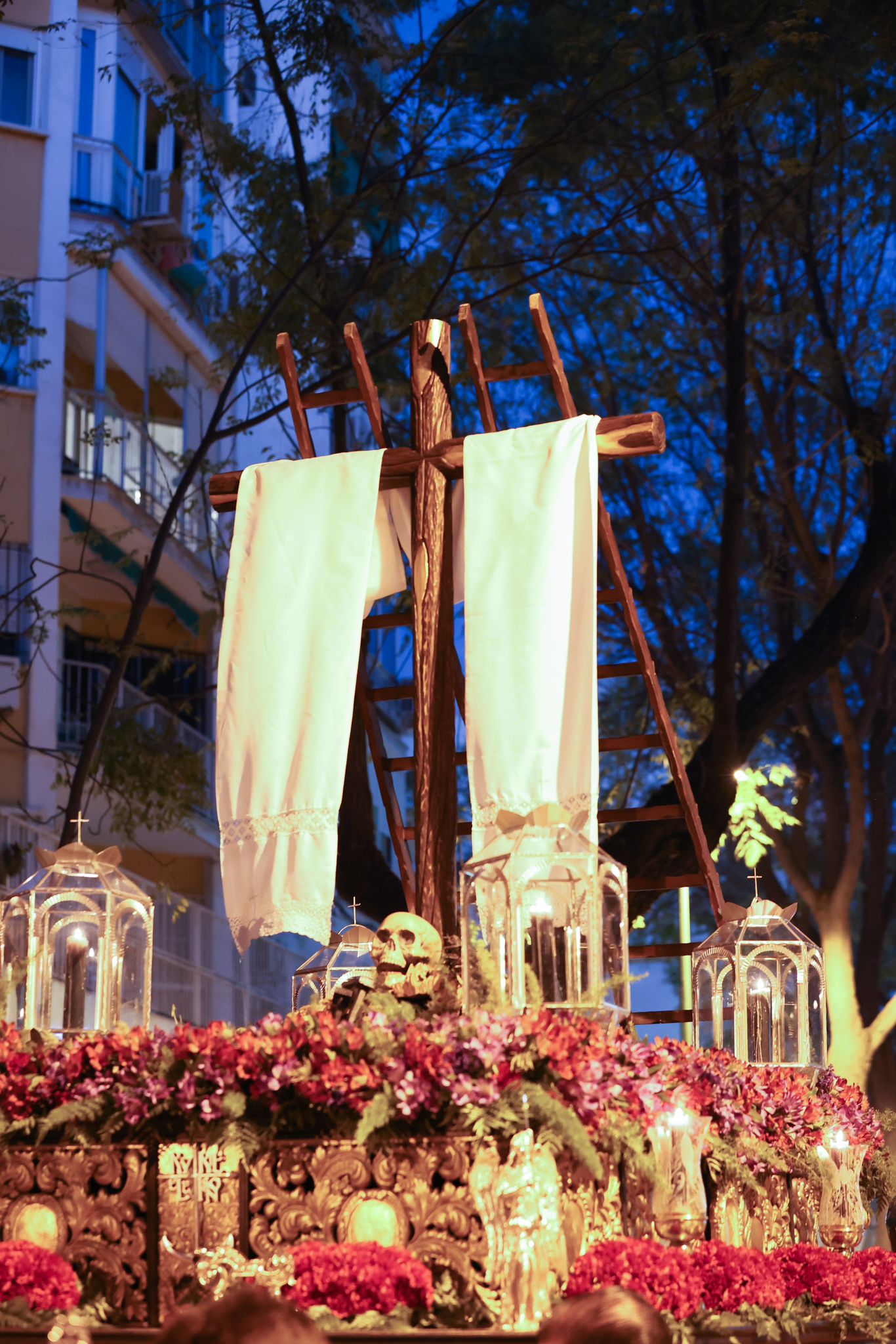 Horario e Itinerario salida procesional de la Santa Cruz de Salud y Esperanza este sábado en Sevilla