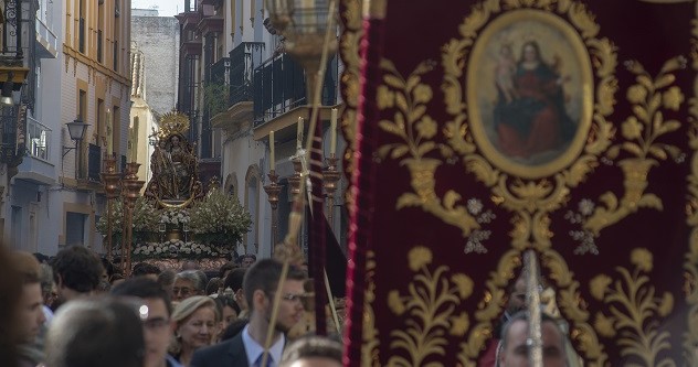 Rosario de los Humeros 2025: procesión del Simpecado por las calles de Sevilla